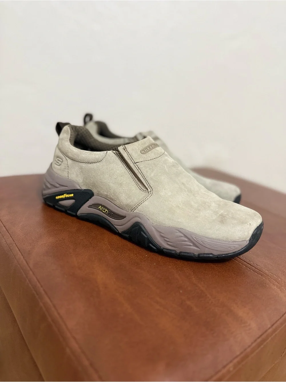 Skechers Arch Fit Maverick Leather Slip Ins 7.5
